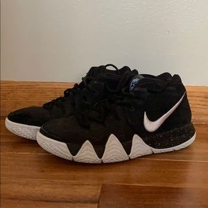 Nike Kyrie 4 Black/White 5.5Y (Women’s 7)
